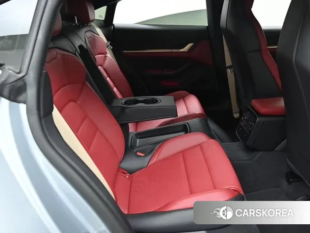 Porsche Taycan 2023 Серебряный из Кореи, фото 6