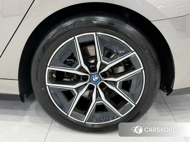 BMW i5 2024 Шампань из Китая, фото 6