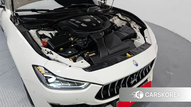 Maserati Ghibli id 4551453 из Кореи 16