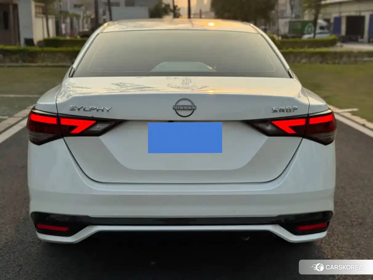 Nissan Sylphy 2024 Белый из Китая, фото 6