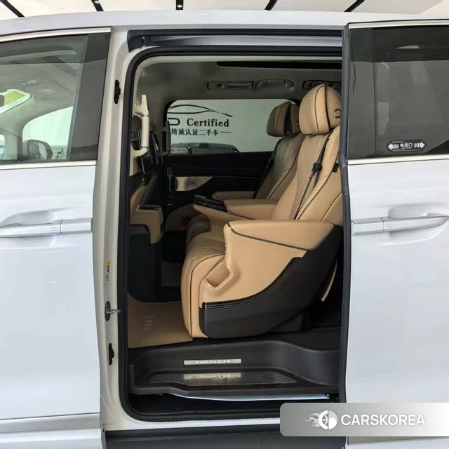 Denza D9 EV id 3927120 из Китая 9