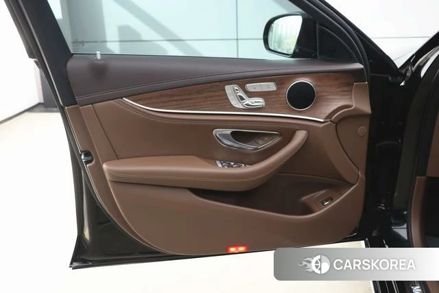 Mercedes-Benz E-class id 3919584 из Китая 28