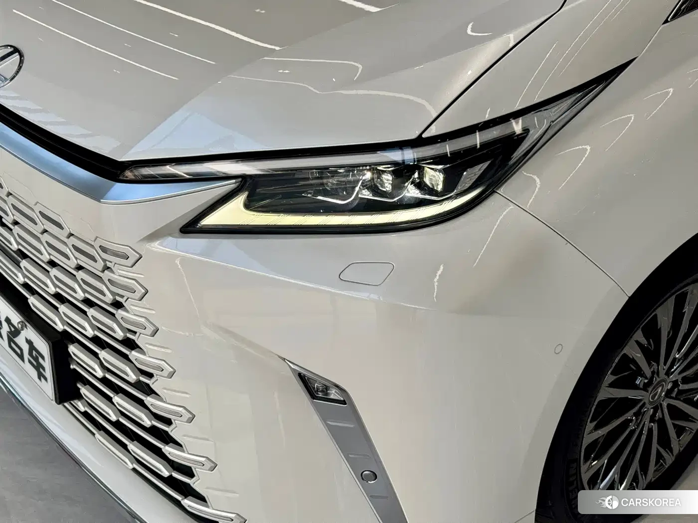 Lexus LM id 4674540 из Китая 14