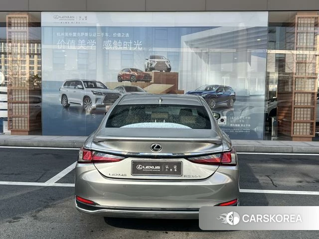 Lexus ES 2022 Серебристо-серый из Китая, фото 6