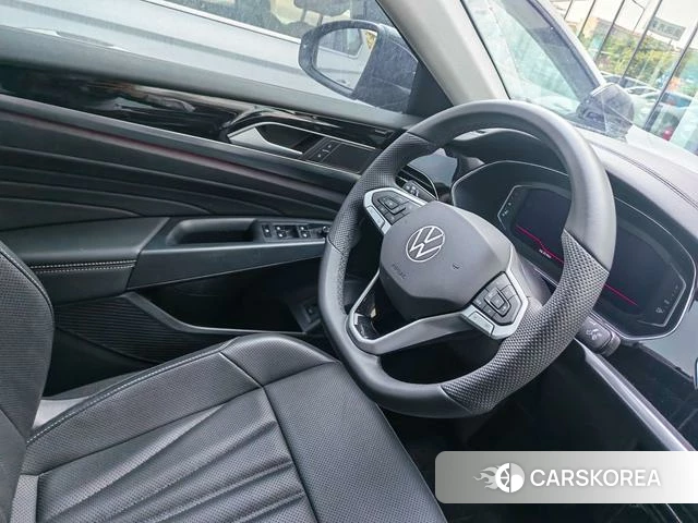 Volkswagen Passat 2025 Черный из Китая, фото 6