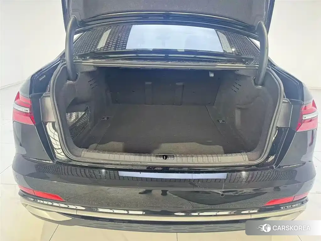 Audi A6L id 4576591 из Китая 13