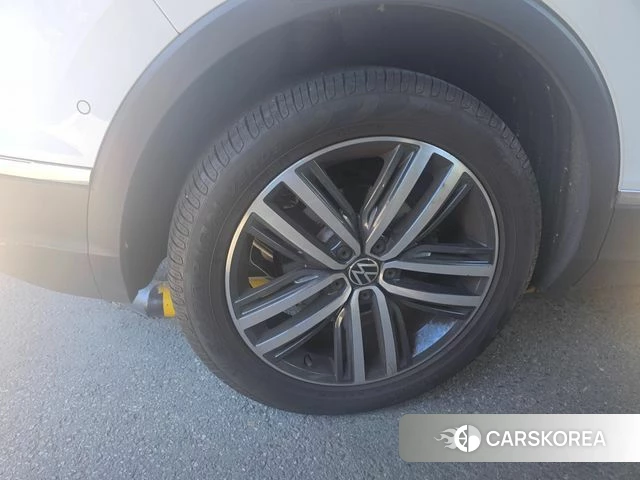 Volkswagen Tiguan second Generation 2022 Белый из Кореи, фото 6