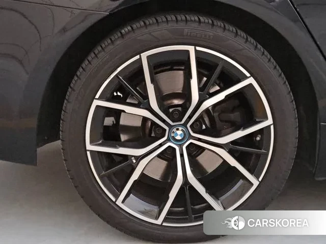 BMW 5 Series (G30) id 3539890 из Кореи 11