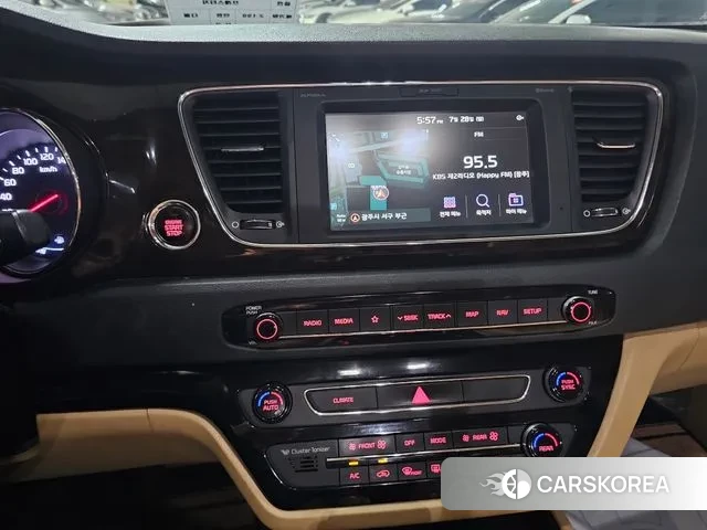 Kia The New Carnival id 2976543 из Кореи 16