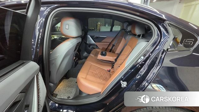 BMW 5 Series (G60) 2024 Черный из Кореи, фото 6