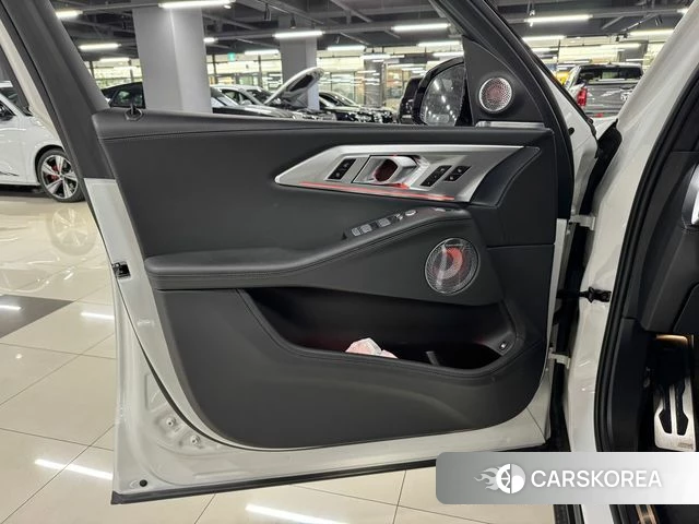 BMW XM (G09) id 3864475 из Кореи 11