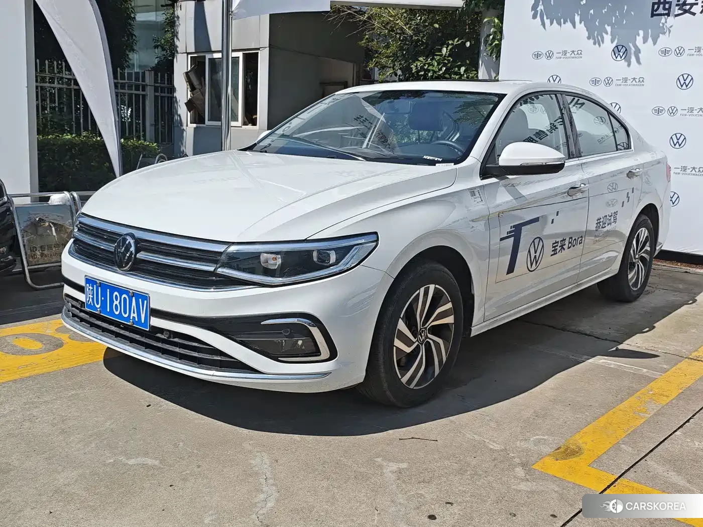 Volkswagen Bora 2024 Белый из Китая, фото 6