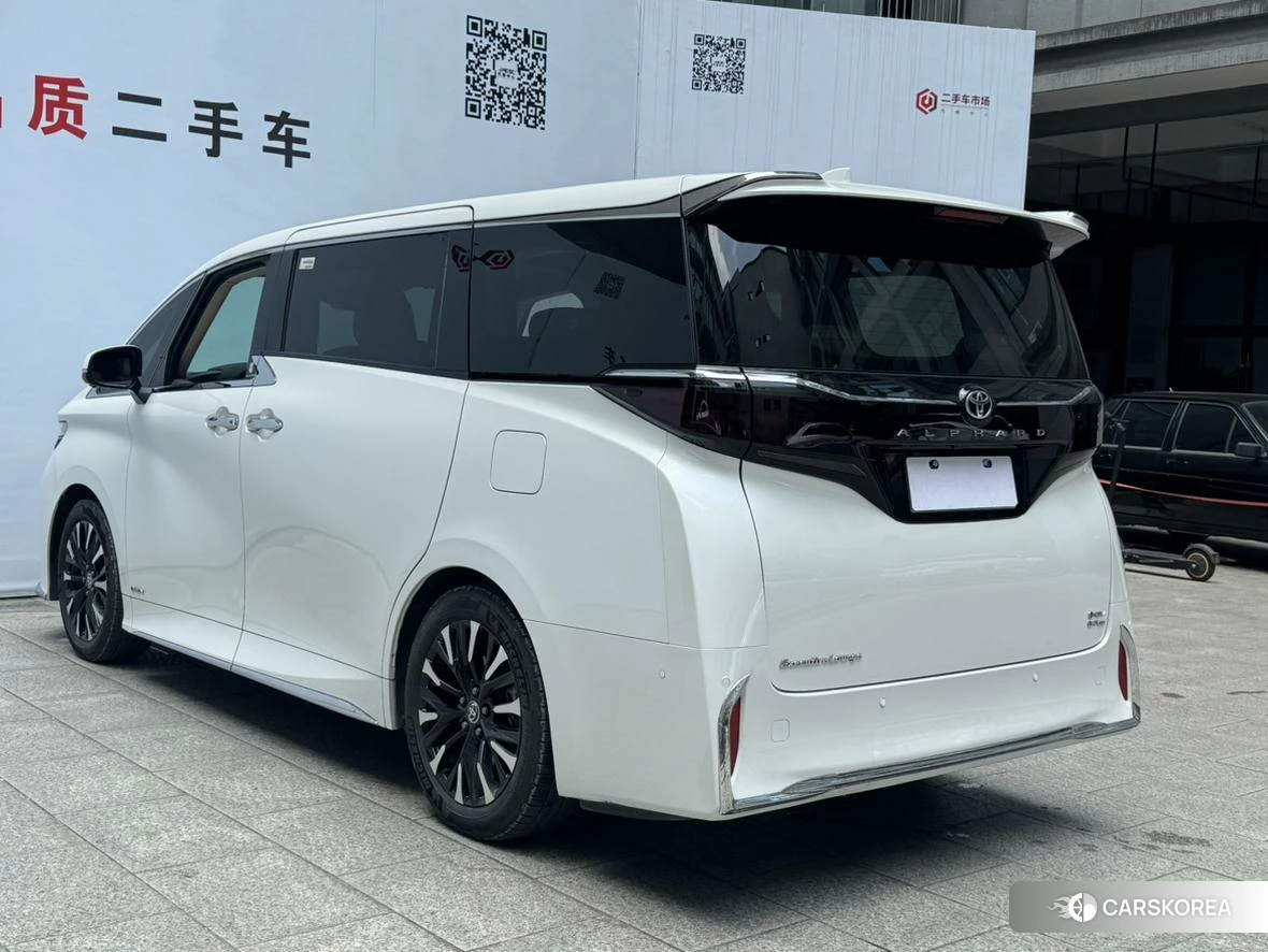 Toyota Elfa 2022 Белый из Китая, фото 6