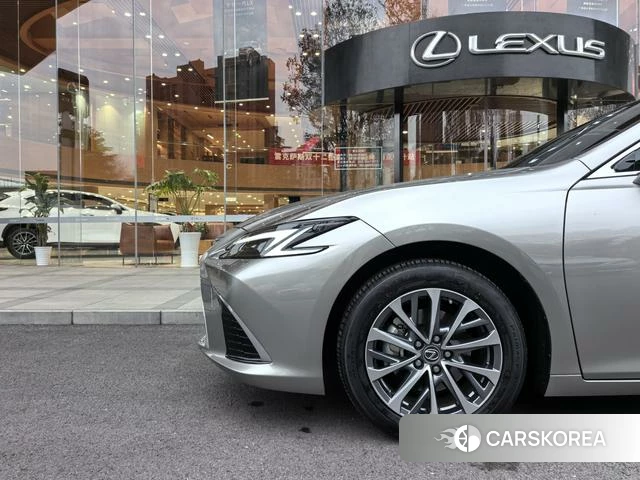 Lexus ES id 4277096 из Китая 13