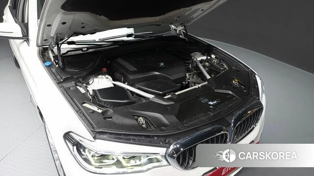 BMW 5 Series (G30) id 3936516 из Кореи 16