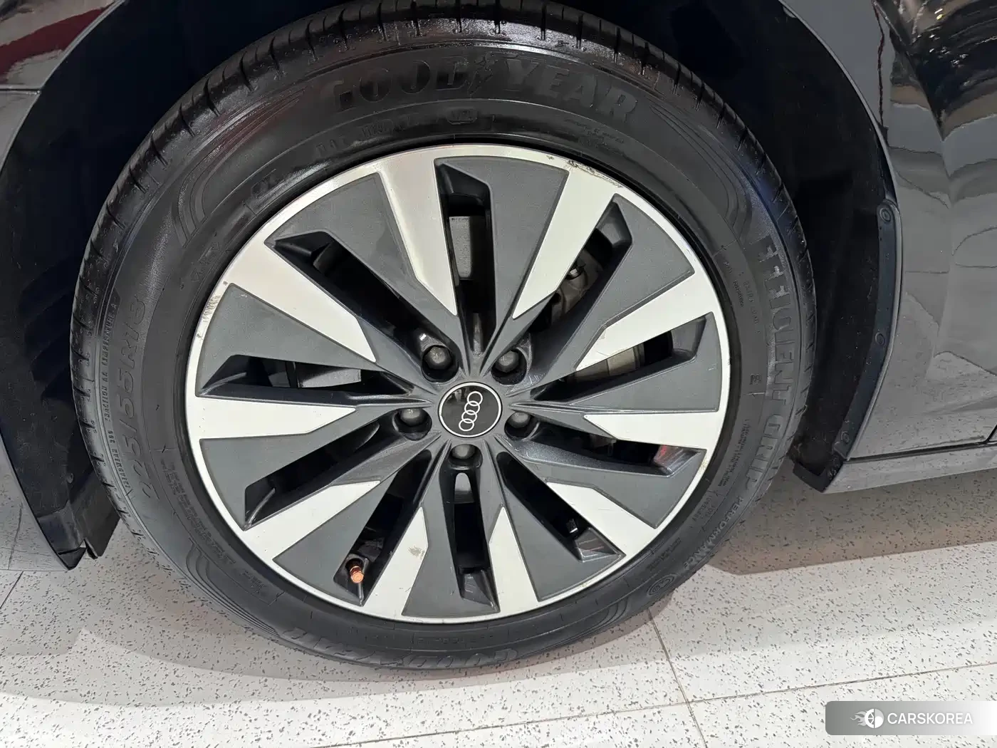 Audi A6L id 4629650 из Китая 13
