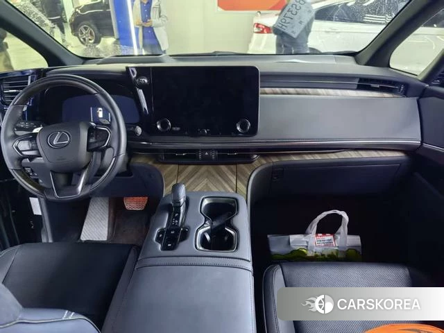 Lexus LM id 4328738 из Китая 18
