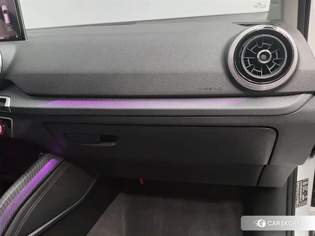 Audi Q2L id 4583603 из Китая 26
