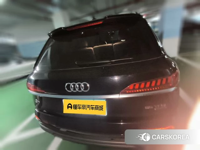 Audi Q7 2021 Черный из Китая, фото 6