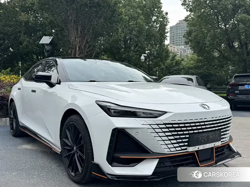 Chang'an Changan UNI-V 2024 Белый из Китая, фото 6