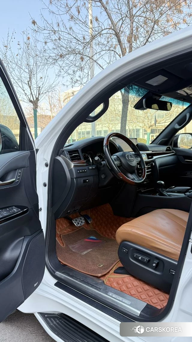 Lexus LX id 4262452 из Китая 16