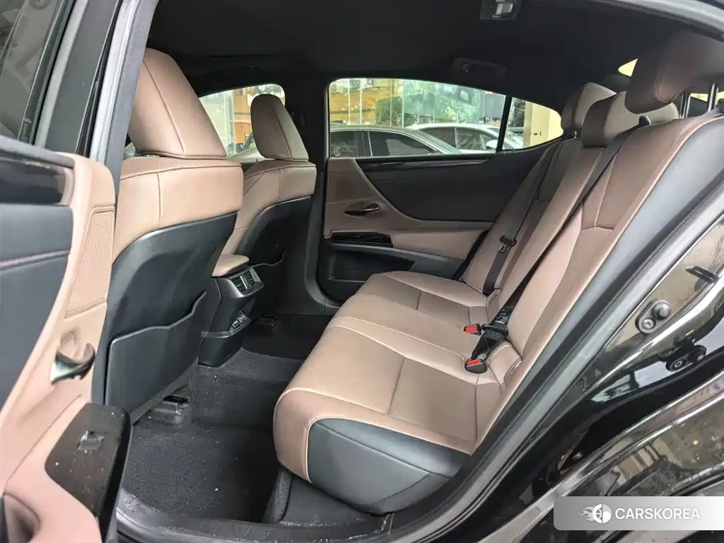 Lexus ES 2022 Черный из Китая, фото 6