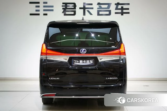 Lexus LM id 4258946 из Китая 18