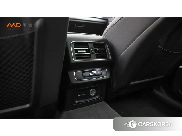 Audi Q5L 2023 Серебристо-серый из Китая, фото 6