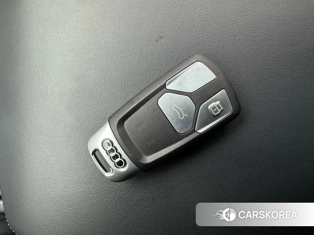 Audi Q5L id 4256993 из Китая 24