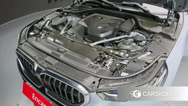 BMW 5 Series (G60) id 3565447 из Кореи 16