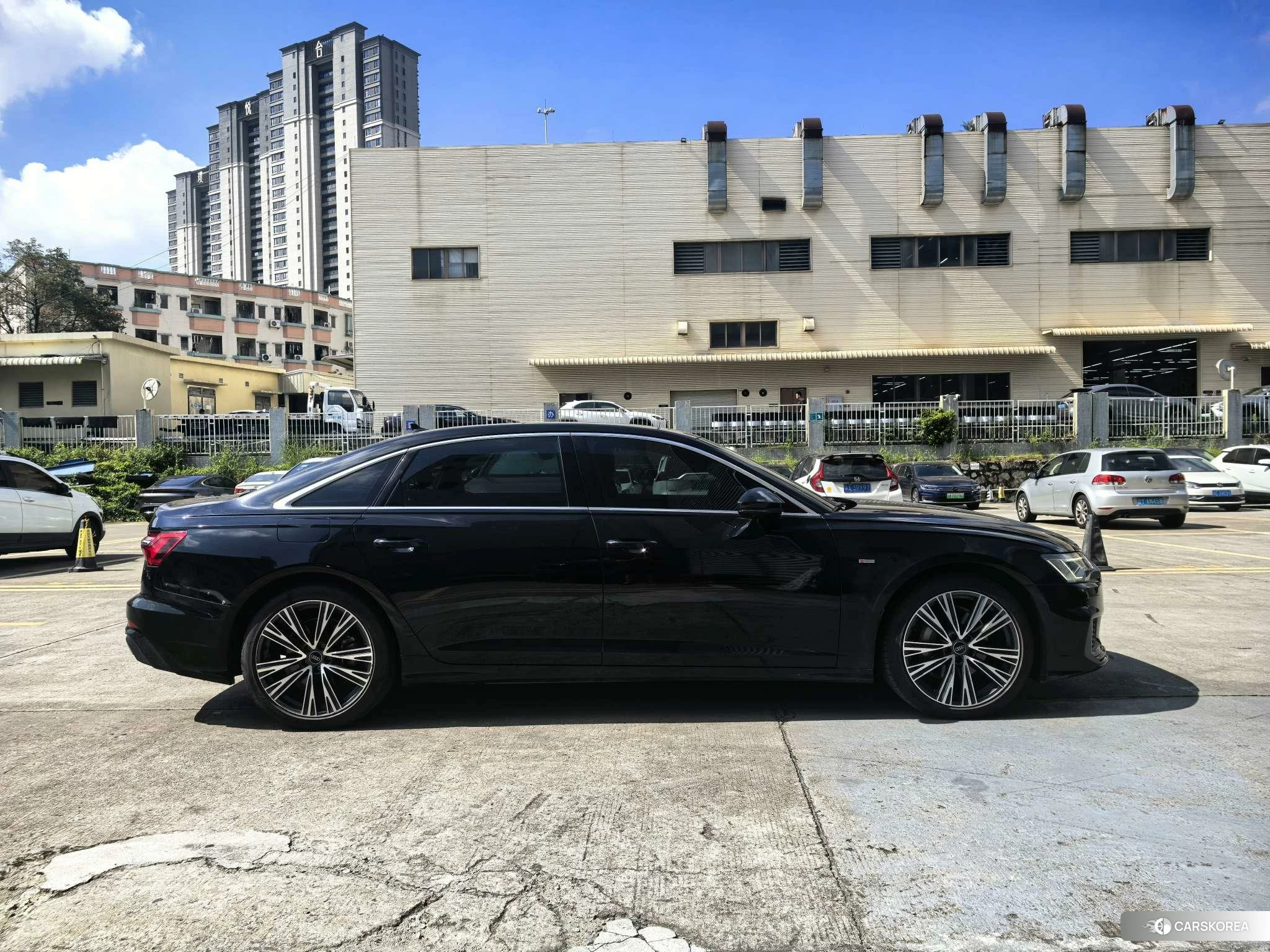 Audi A6L id 4406104 из Китая 14