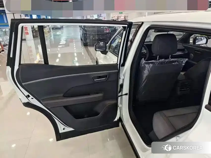 Toyota Platinum Wisdom 3X 2026 Белый из Китая, фото 6