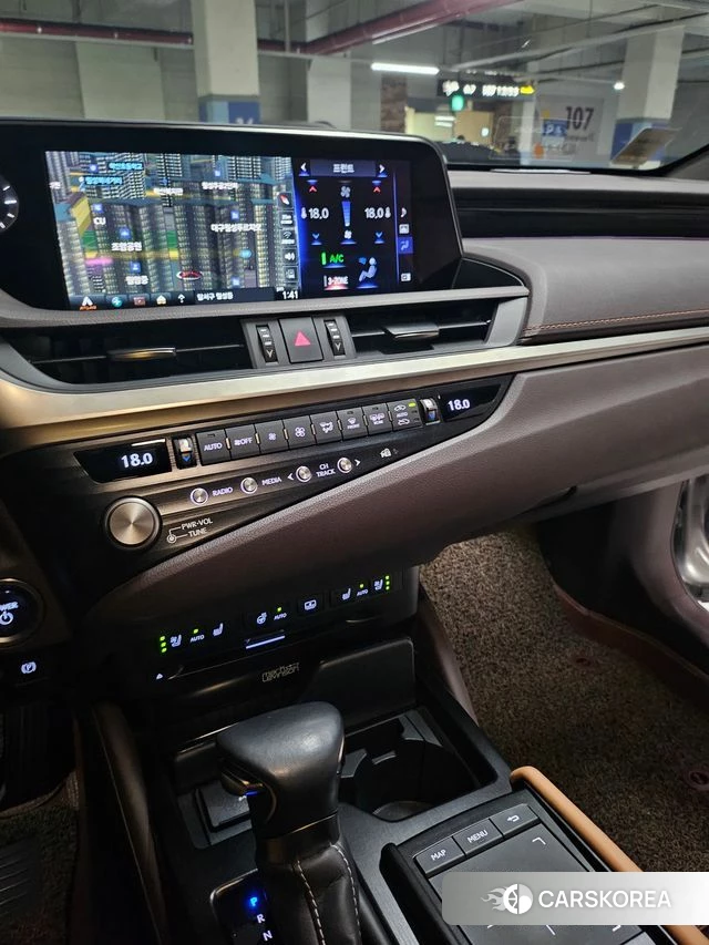 Lexus ES300h 7th generation 2021 Серебристо-серый из Кореи, фото 6