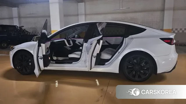 Tesla Model 3 2024 Белый из Кореи, фото 6