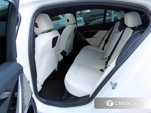 BMW 5 Series (G60) id 3757773 из Кореи 16