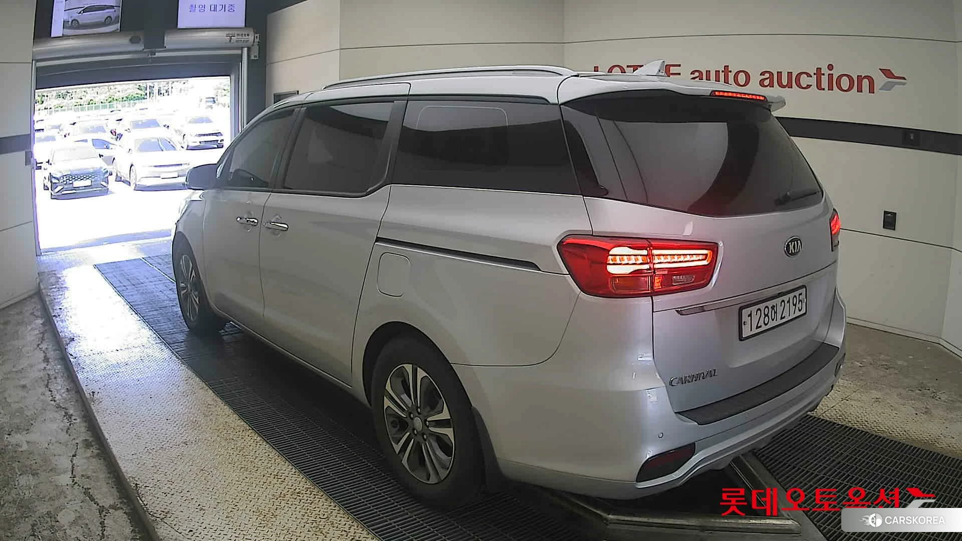 Kia Carnival id 4679381 из Кореи 32