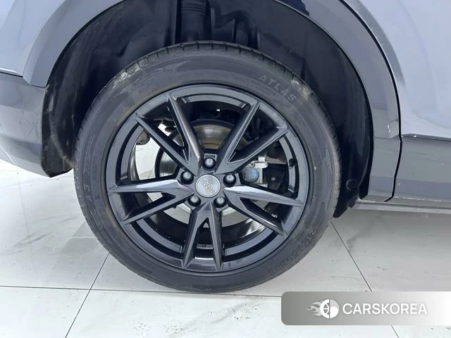 Audi Q2L id 4328778 из Китая 26