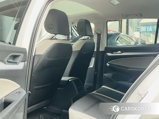 Volkswagen Golf 2024 Белый из Китая, фото 6