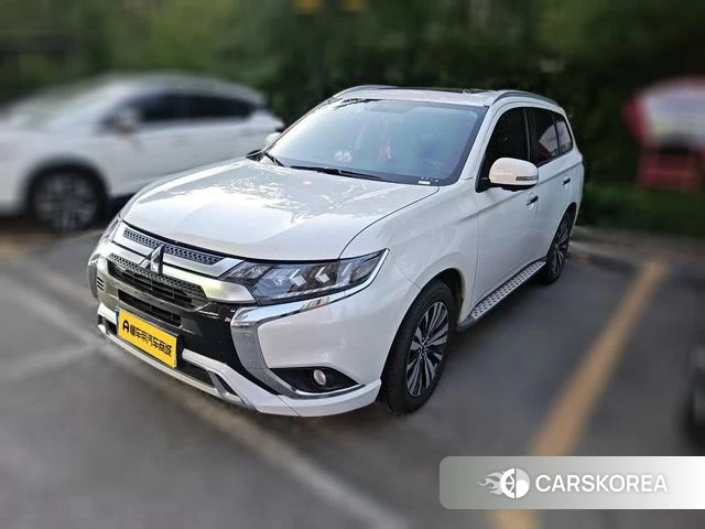 Mitsubishi  Outlander 2021 Белый из Китая, фото 6
