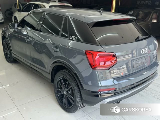 Audi Q2L 2021 Темно-серый из Китая, фото 6