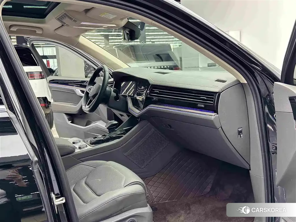 Volkswagen Touareg id 4629618 из Китая 16