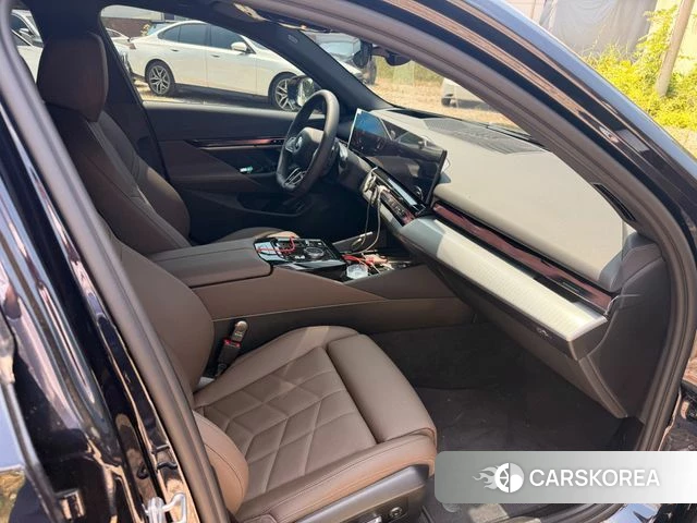 BMW 5 Series (G60) 2026 Черный из Кореи, фото 6