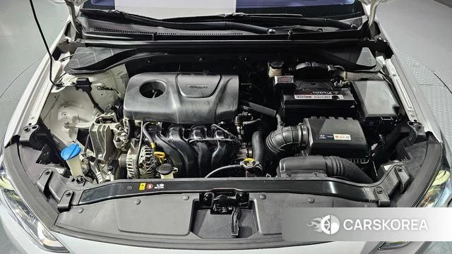 Hyundai Avante AD id 3846023 из Кореи 16