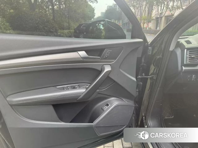 Audi Q5L 2021 Черный из Китая, фото 6