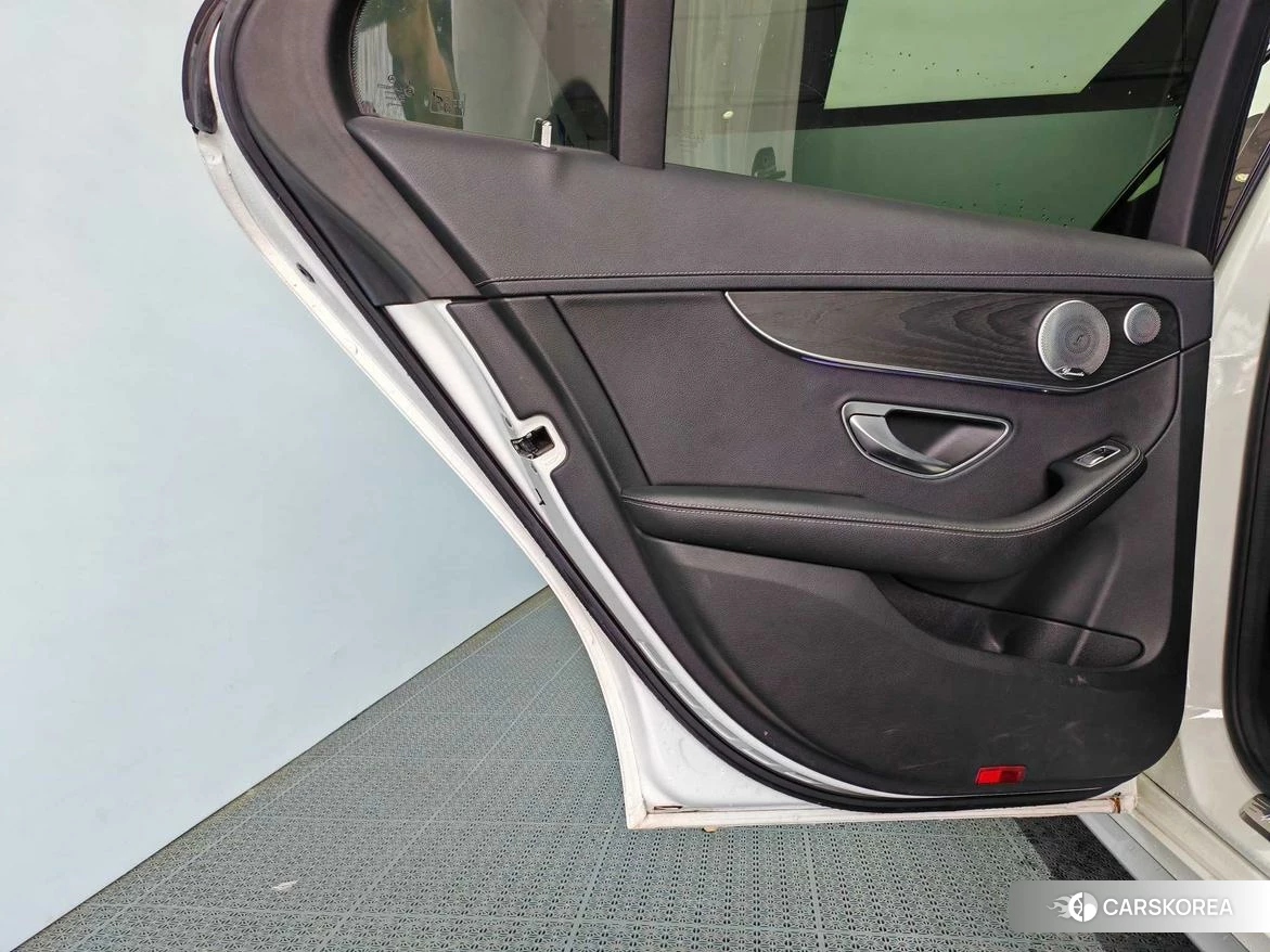 Mercedes-Benz Class C id 4419090 из Китая 16