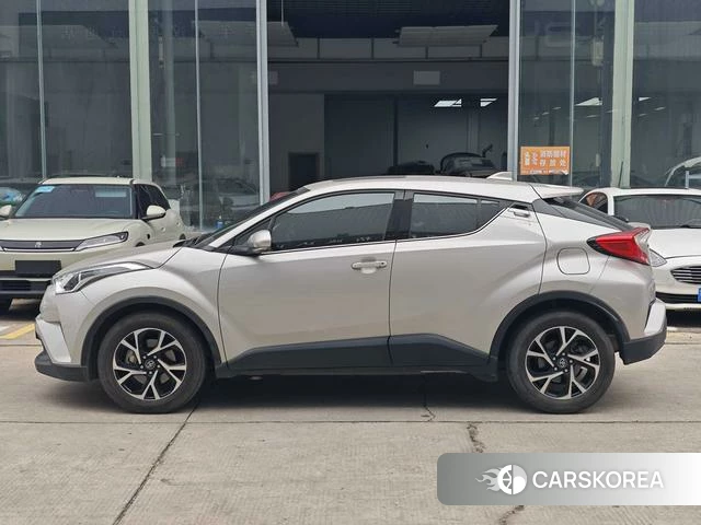 Toyota C-HR id 4367081 из Китая 11