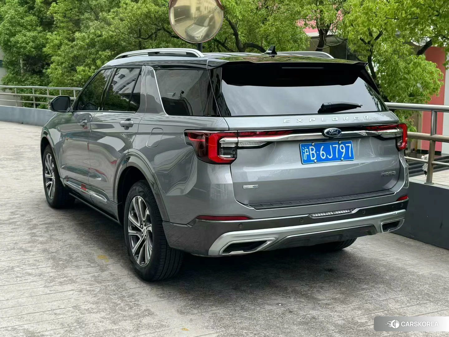 Ford Explorer 2022 Серебристо-серый из Китая, фото 6