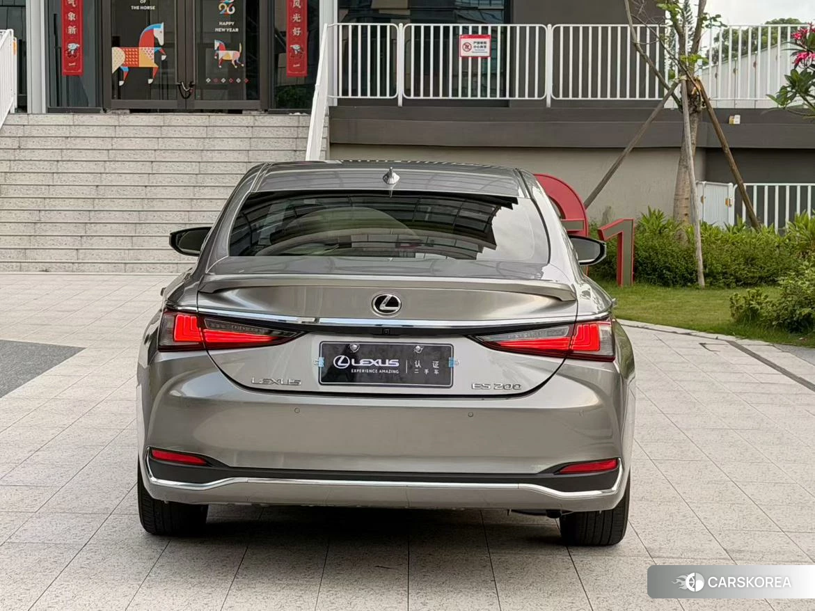 Lexus ES 2021 Серебристо-серый из Китая, фото 6