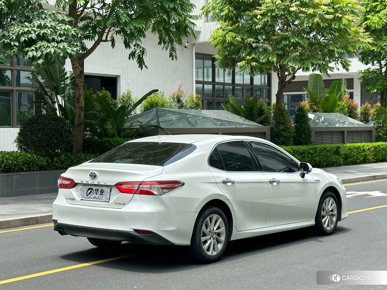 Toyota Camry 2021 Белый из Китая, фото 6