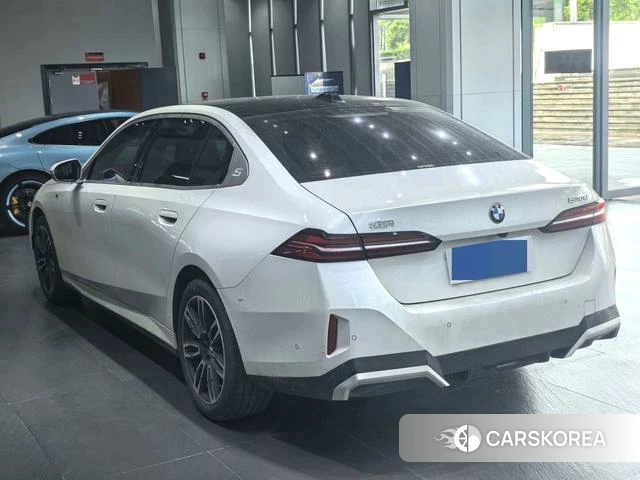 BMW 5 series 2024 Белый из Китая, фото 6